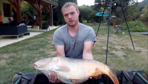 A 33 lb carp from Mas Bas Main Lake, Dean Hoggins, Sep 2018
