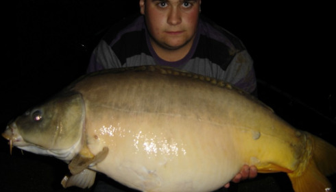 A 24 lb 2 oz carp from Mas Bas Main Lake, valentin, Apr 2012