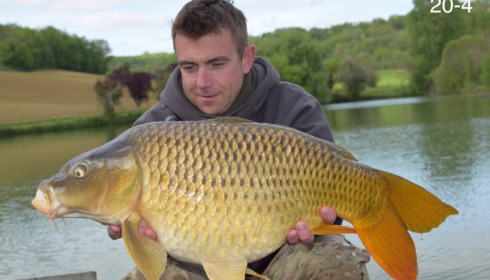 A 20 lb 4 oz carp from Mas Bas Main Lake, Fletcher, Apr 2015