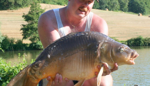 A 25 lb carp from Mas Bas Main Lake, Sander Beijderwellen, Aug 2016