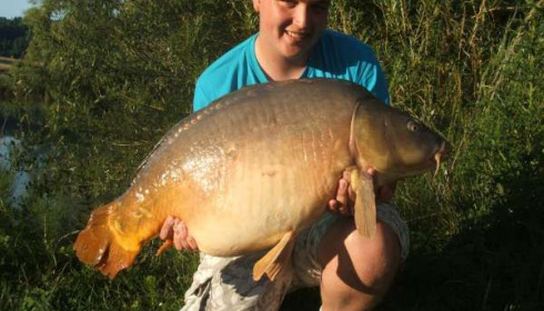 A 40 lb 2 oz carp from Mas Bas Main Lake, Gary Bissett, Jun 2010