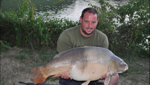 A 43 lb 15 oz carp from Mas Bas Main Lake, Rees, Jul 2018
