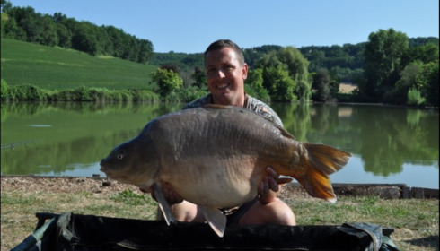 A 43 lb 10 oz carp from Mas Bas Main Lake, Lee, Jul 2018