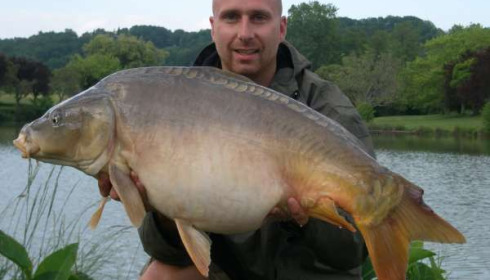 A 39 lb 2 oz carp from Mas Bas Main Lake, Simon Dean, May 2010