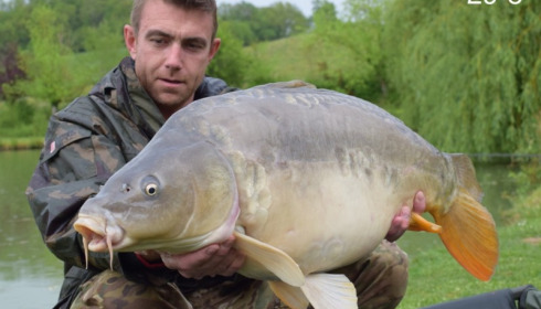 A 29 lb 5 oz carp from Mas Bas Main Lake, Fletcher, Apr 2015