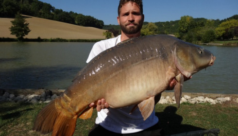A 42 lb 7 oz carp from Mas Bas Main Lake, Graham Reid