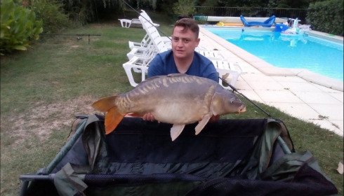 A 36 lb carp from Mas Bas Main Lake, Mark Hoggins, Sep 2018