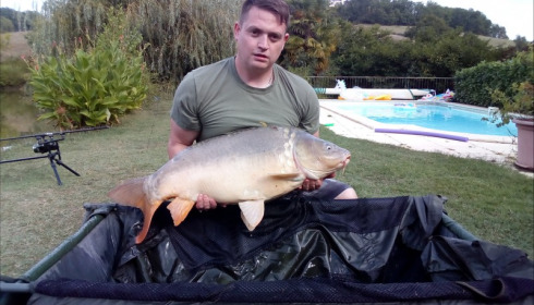 A 33 lb 10 oz carp from Mas Bas Main Lake, Mark Hoggins, Sep 2018