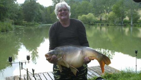 A 43 lb 8 oz carp from Mas Bas Main Lake, Mrs Clinch, Jun 2010