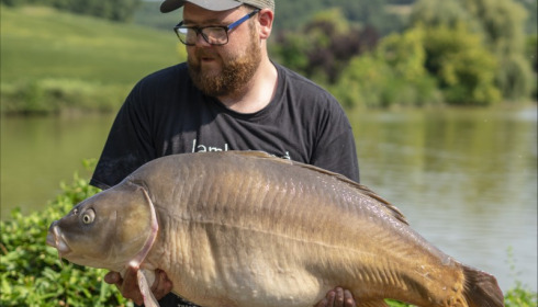 A 46 lb carp from Mas Bas Main Lake, James Edward Higginson, Aug 2018