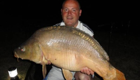 A 40 lb 5 oz carp from Mas Bas Main Lake, Lance, Aug 2010