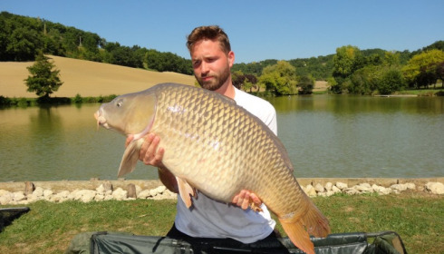 A 37 lb 4 oz carp from Mas Bas Main Lake, Graham Reid, Sep 2014