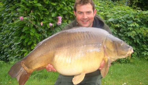 A 45 lb 3 oz carp from Mas Bas Main Lake, Mike Parkes, Jun 2010