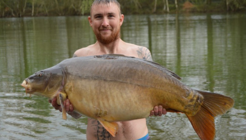 A 42 lb 12 oz carp from Old Oaks, Apr 2015