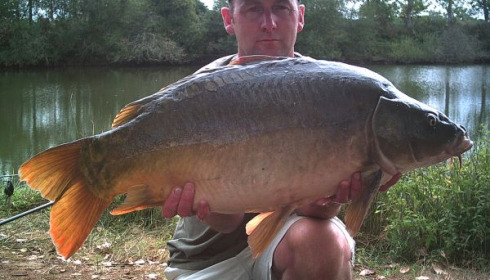 A 30 lb 13 oz carp from Old Oaks, Aug 2006