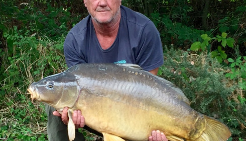 A 42 lb 1 oz carp from Old Oaks, Glen Brooks, Sep 2016