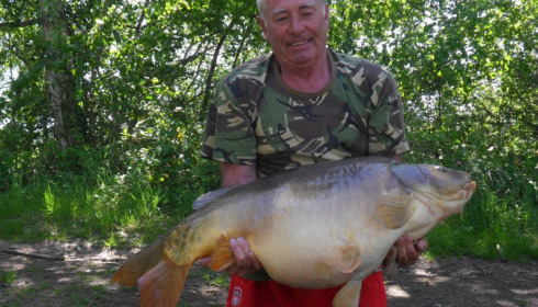 A 49 lb 3 oz carp from Old Oaks, Bob, May 2014