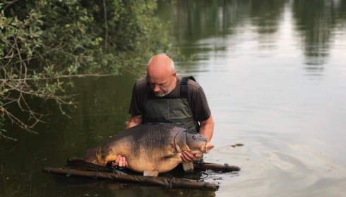 A 52 lb 4 oz fish from Old Oaks, Gary Mirror, Aug 2022