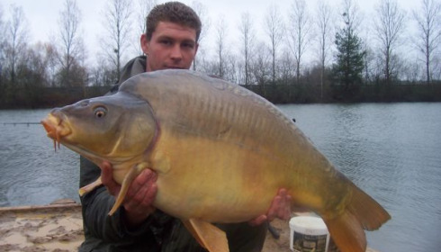 A 30 lb carp from Old Oaks, Mr Pichon, Mar 2006