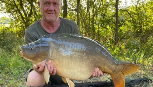 A 30 lb carp from Old Oaks, Glen Brooks, Sep 2021