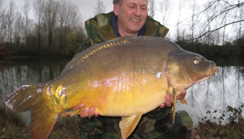 A 27 lb 15 oz carp from Old Oaks, Paul Ashley, Mar 2006