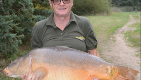 A 52 lb 8 oz carp from Old Oaks, Mike, Oct 2018