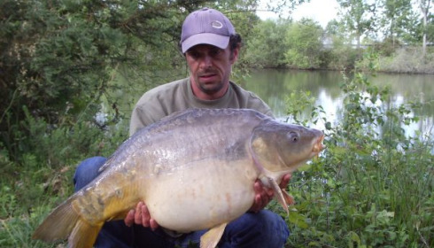 A 33 lb carp from Old Oaks, May 2006