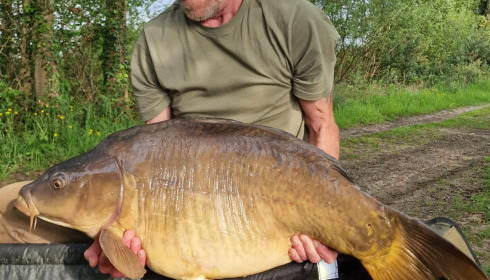 A 38 lb 12 oz fish from Old Oaks, Pete peg 2 pb, Apr 2023