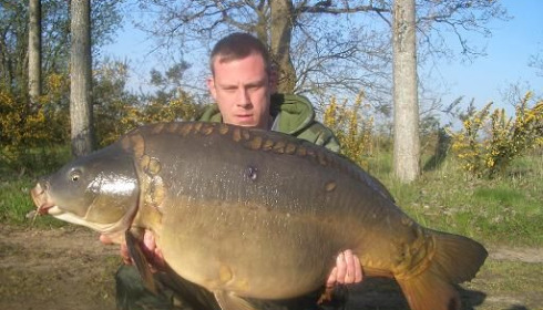 A 35 lb carp from Old Oaks, Apr 2008