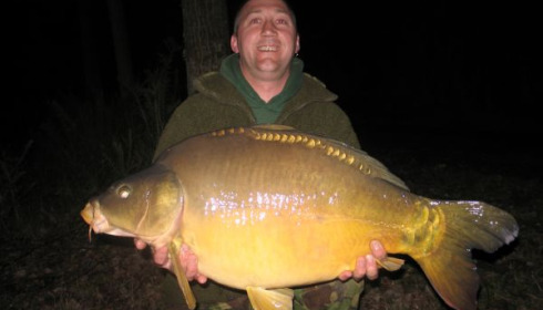 A 26 lb 8 oz carp from Old Oaks, Darrin, Mar 2006