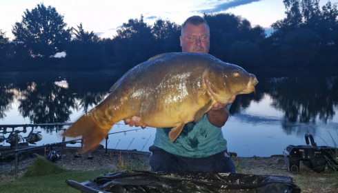 A 55 lb fish from Old Oaks, An old oaks mirror, Jul 2022