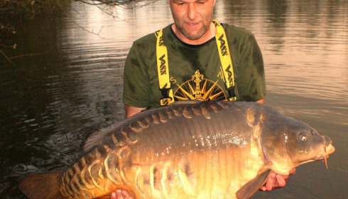 A 64 lb fish from Old Oaks, Mar 2023