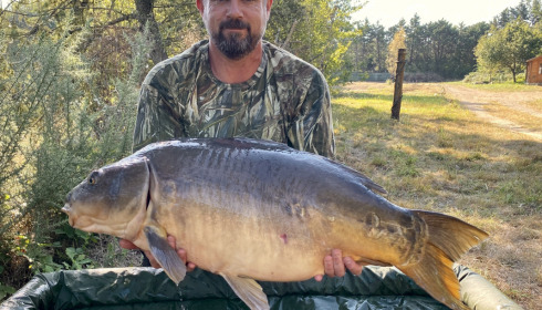 A 48 lb 1 oz carp from Old Oaks, Darren Garrett, Sep 2021