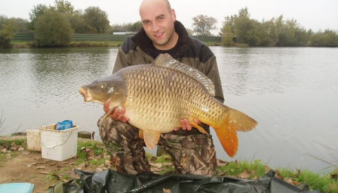 A 30 lb 7 oz carp from Old Oaks, Oct 2007