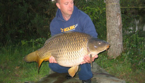 A 30 lb 4 oz carp from Old Oaks, David Keep, Apr 2007