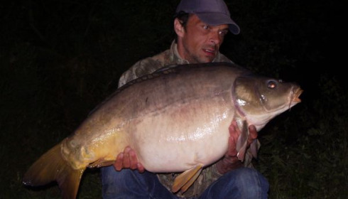 A 33 lb carp from Old Oaks, May 2006
