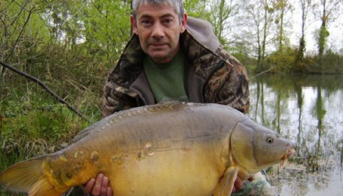 A 33 lb carp from Old Oaks, Apr 2008