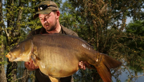 A 40 lb carp from Old Oaks, Scott Day, Apr 2015
