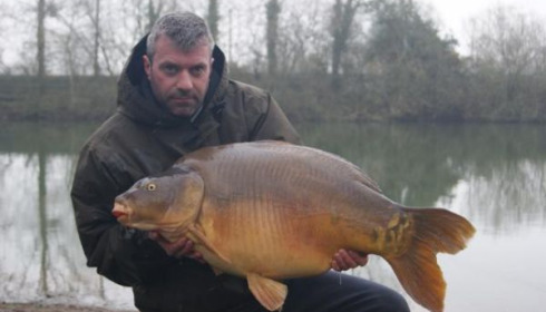 A 41 lb 4 oz carp from Old Oaks, Mr Neales & Mr Markham, Mar 2011