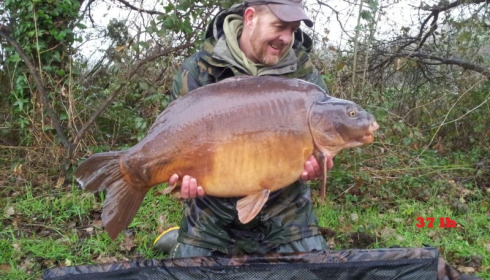 A 37 lb carp from Old Oaks, Alan Pugh's Party, Mar 2017
