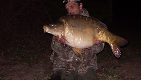 A 33 lb carp from Old Oaks, Mr Grosbois, Apr 2006