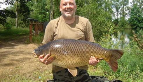 A 42 lb carp from Old Oaks, New lake record common for Paul Barton, May 2008