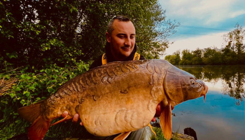 A 26 lb carp from Old Oaks, Viorel Manea, May 2023