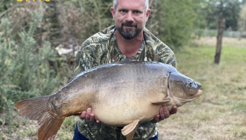 A 37 lb 1 oz carp from Old Oaks, Darren Garrett, Sep 2021