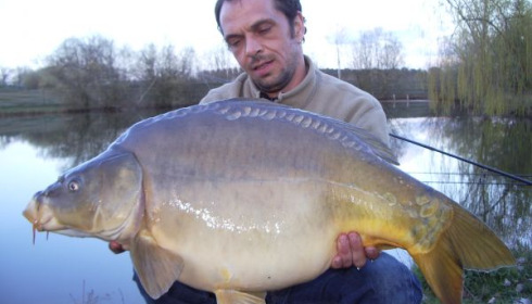A 31 lb carp from Old Oaks, Mr Grosbois, Apr 2006