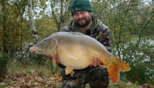 A 28 lb 4 oz carp from Old Oaks, Nov 2006