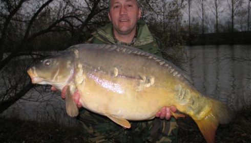 A 35 lb 8 oz carp from Old Oaks, Darrin , Mar 2006