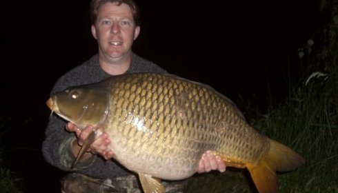 A 32 lb 10 oz carp from Old Oaks, Pb common !, Jun 2007