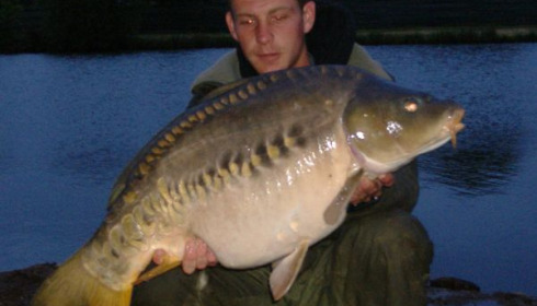 A 29 lb 4 oz carp from Old Oaks, Lake record linear !, May 2006