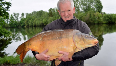 A 53 lb carp from Old Oaks, Stephen J Rhodes, May 2016